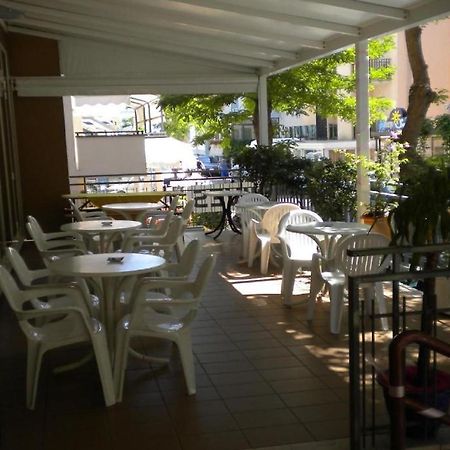 Hotel Nives Rimini Exterior photo