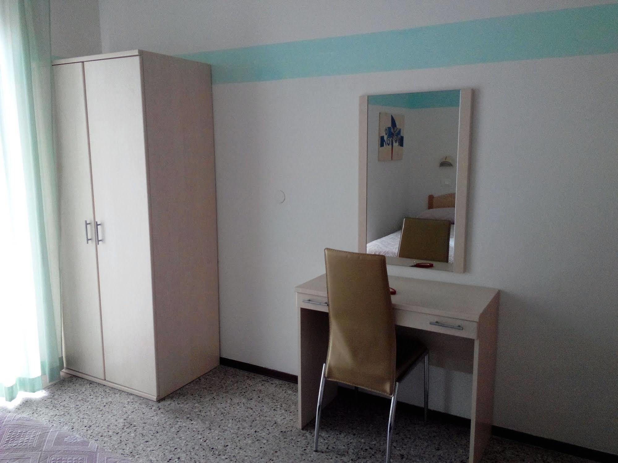Hotel Nives Rimini Exterior photo